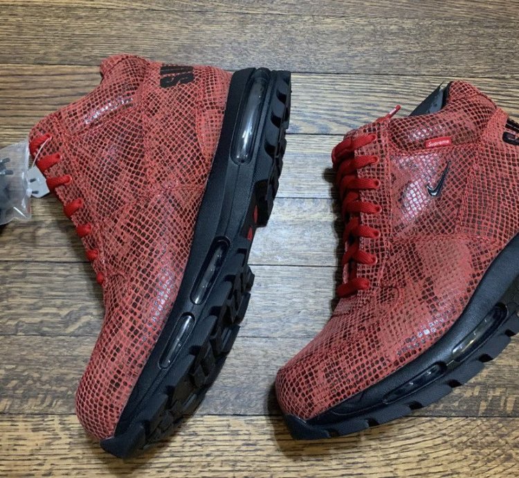 Snakeskin Goadome In Red