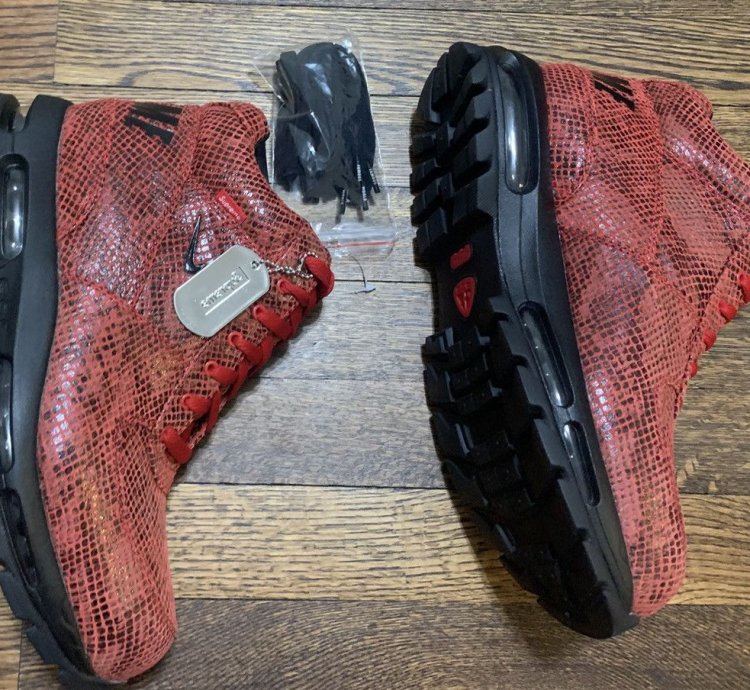 Snakeskin Goadome In Red