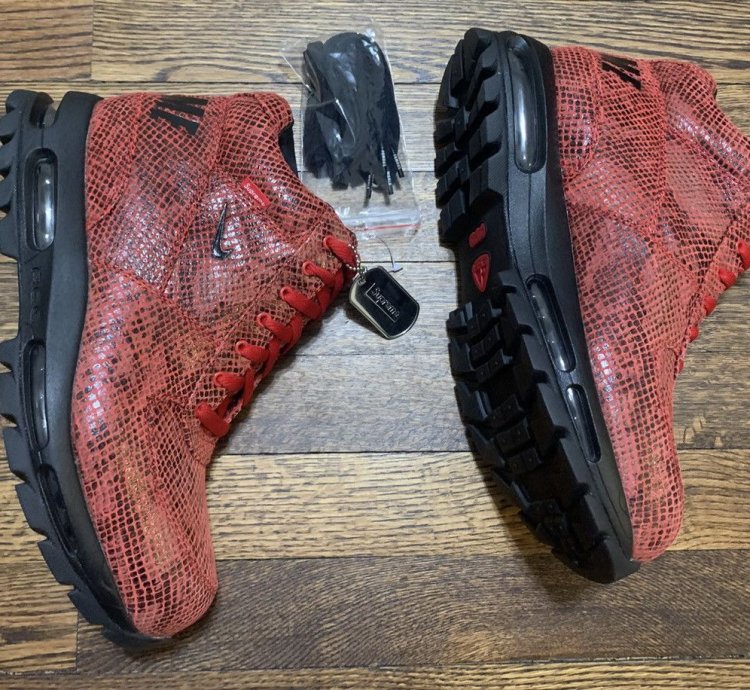 Snakeskin Goadome In Red