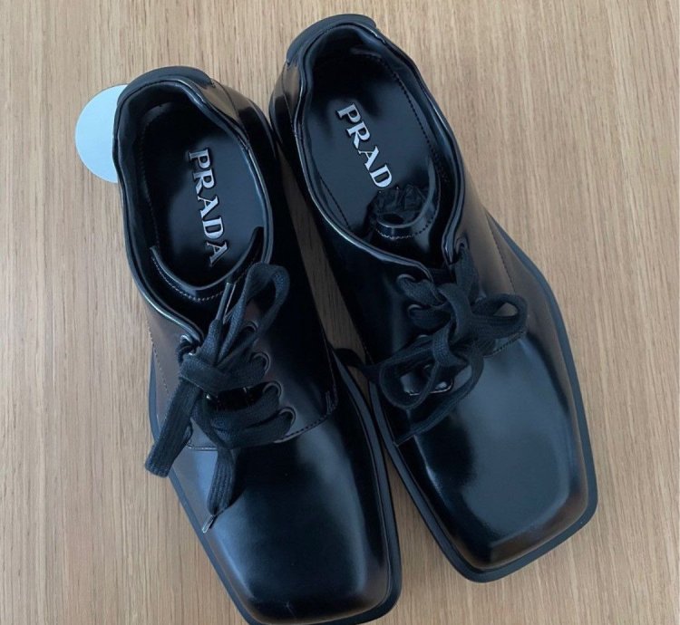 Squared Toe Brushed Leather Derbys