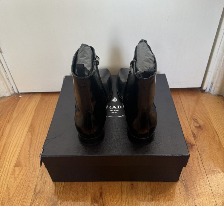 Ss24 Runway Prada Brushed Leather Ankle Square Toe Zip Boot