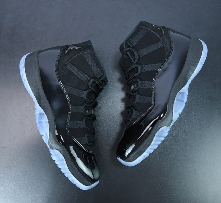 Nike Air Jordan 11 Retro Cap And Gown
