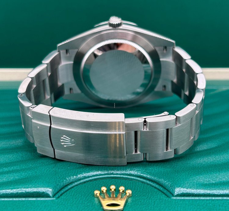 Rolex Oyster Perpetual 41 Celebration - Ref 124300 - New 2025