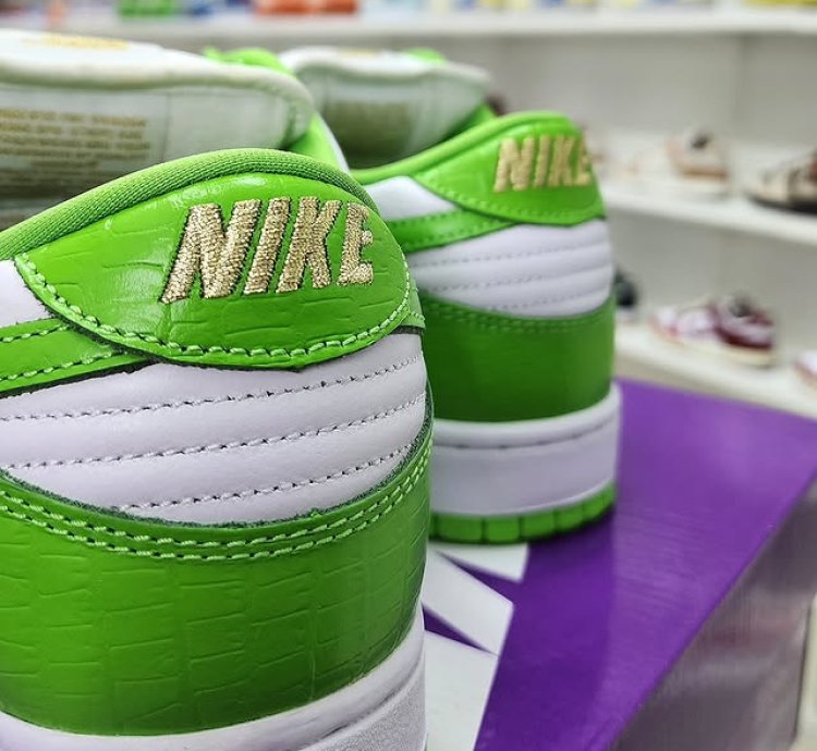 Nike Sb Dunk Low Supreme Stars Green