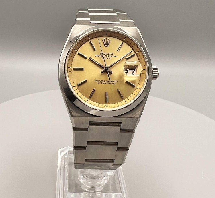 Rolex Oyster Perpetual Date 1530