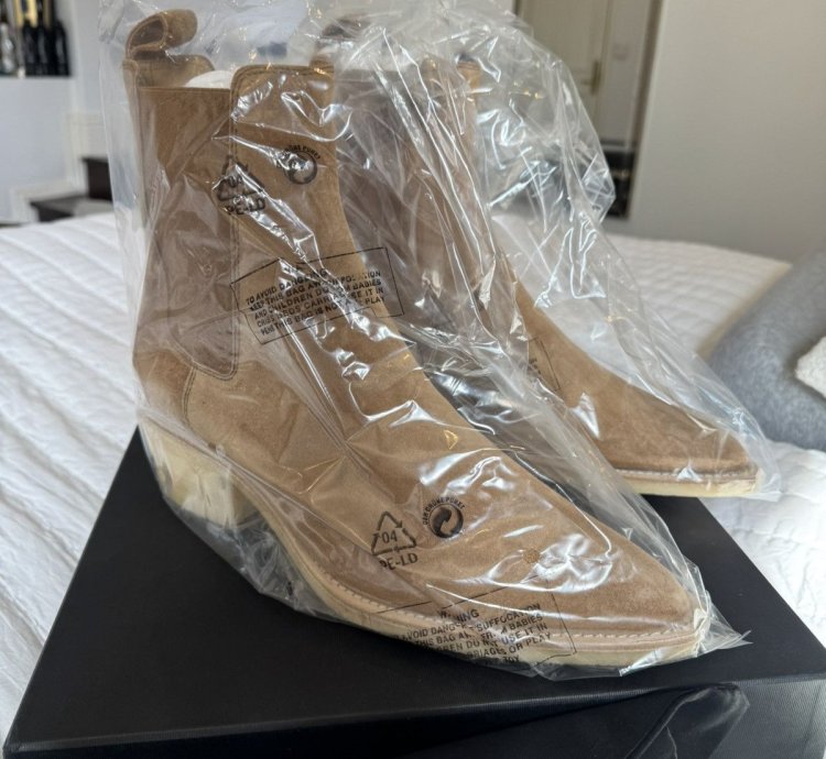 Amiri Chelsea Crepe Sole Boot - Brown Cognac Never Worn