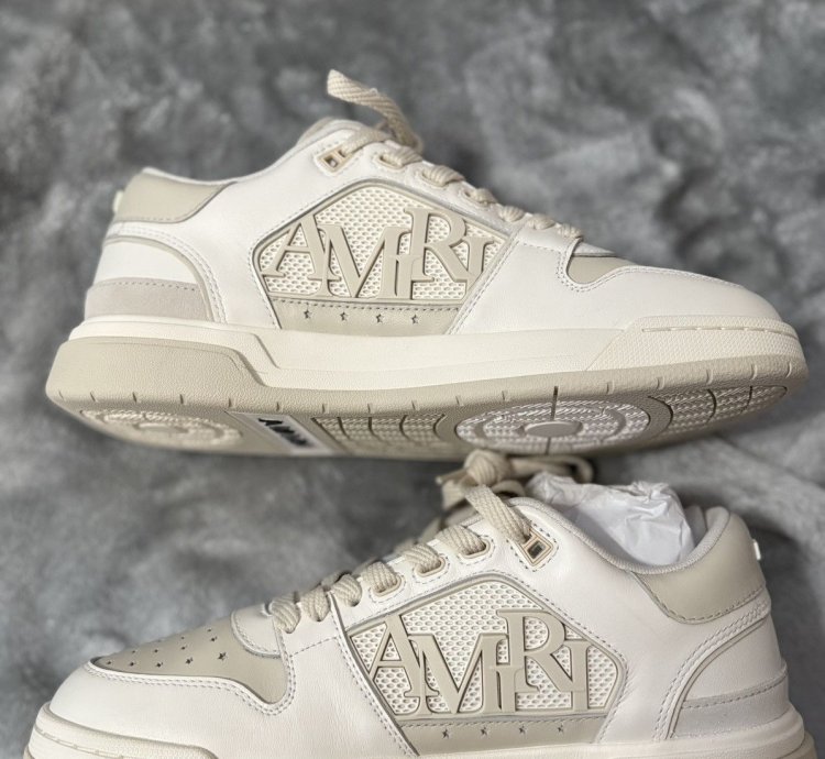 Amiri Classic Low Alabaster