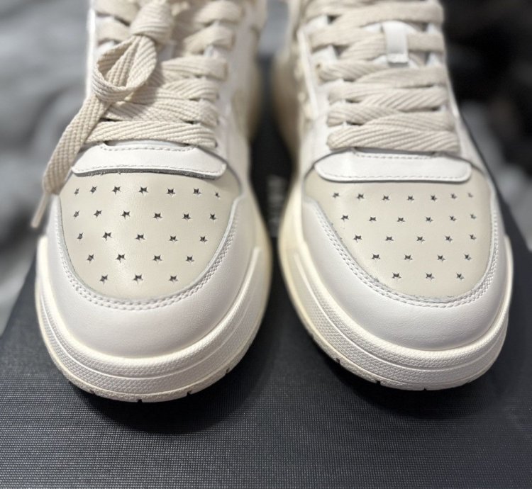 Amiri Classic Low Alabaster
