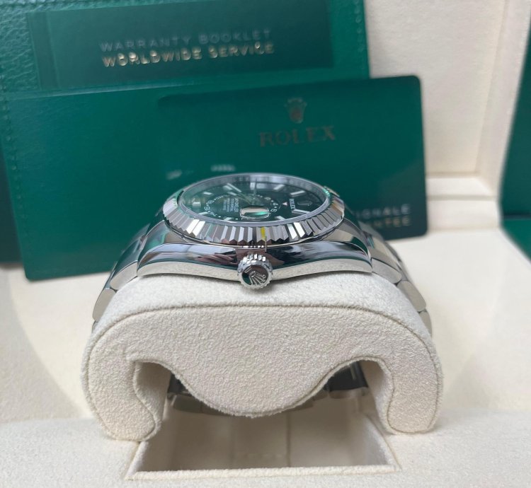 Rolex Sky-dweller 18k White Gold 42mm Black Dial Steel Oyster Bracelet 326934