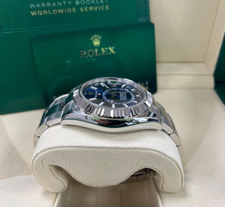 Rolex Sky-dweller 18k White Gold 42mm Blue Dial Steel Bracelet 326934