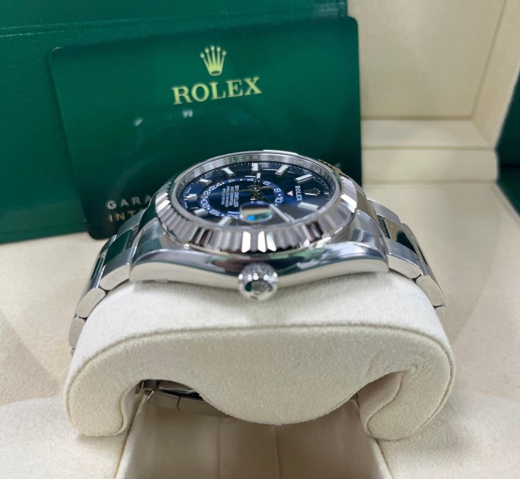 Rolex Sky-dweller 18k White Gold 42mm Blue Dial Steel Bracelet 326934
