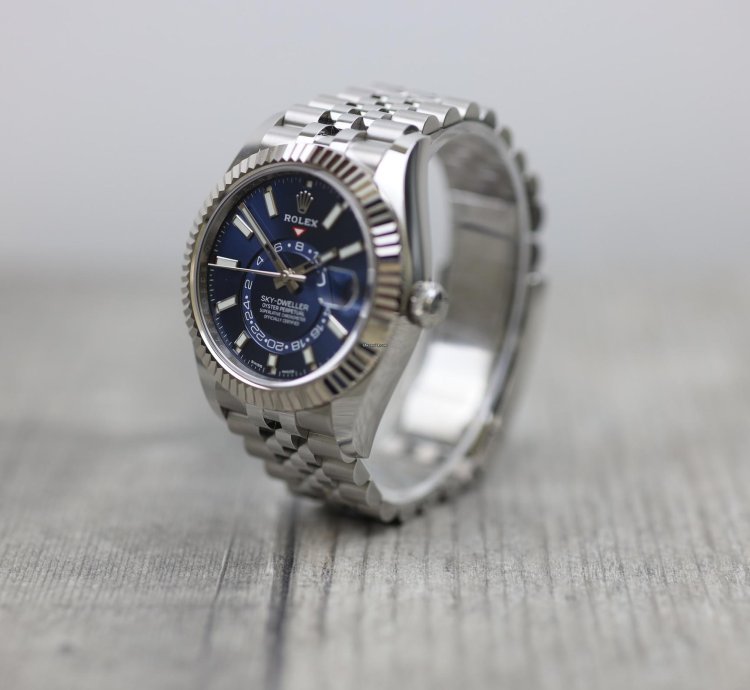 Rolex Sky-dweller 2022 Rolex Sky Dweller Stainless Steel Blue Dial Jubilee 326934