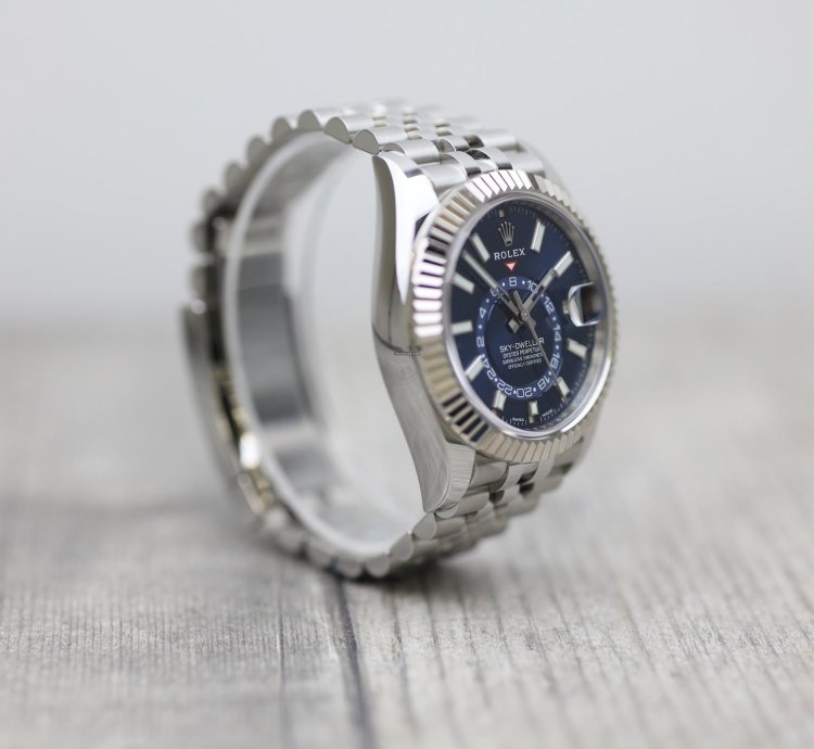 Rolex Sky-dweller 2022 Rolex Sky Dweller Stainless Steel Blue Dial Jubilee 326934