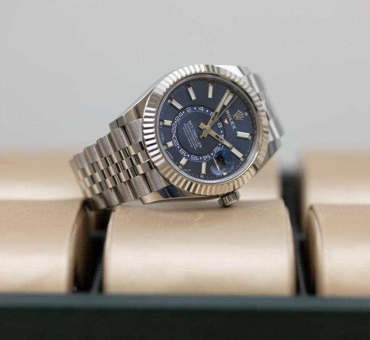 Rolex Sky-dweller 2022 Rolex Sky Dweller Stainless Steel Blue Dial Jubilee 326934