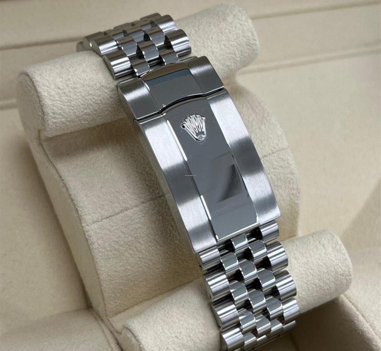 Rolex Sky-dweller 2023 Sky-dweller Blue Dial Jubilee Bracelet Unworn 326934 Box Papers