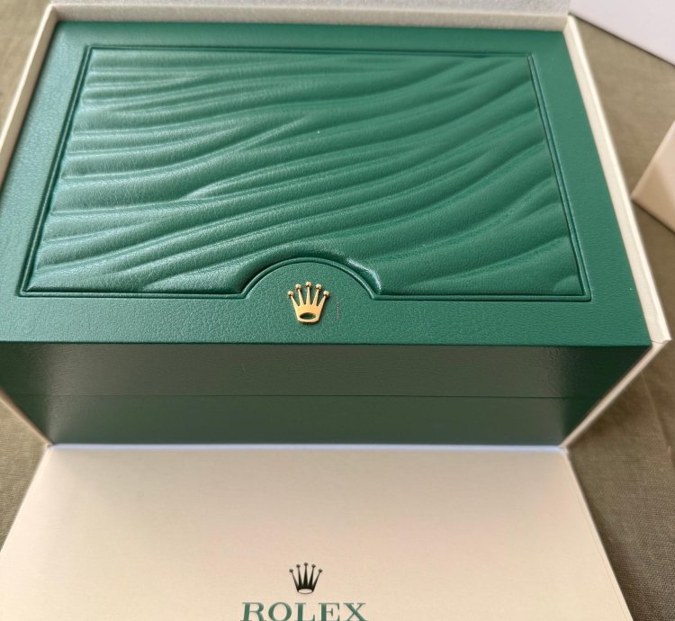 Rolex Sky-dweller 2024 Like New Unworn Champagne Dial 336933