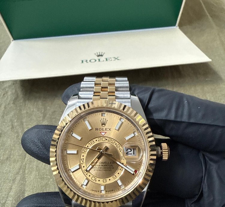 Rolex Sky-dweller 2024 Like New Unworn Champagne Dial 336933