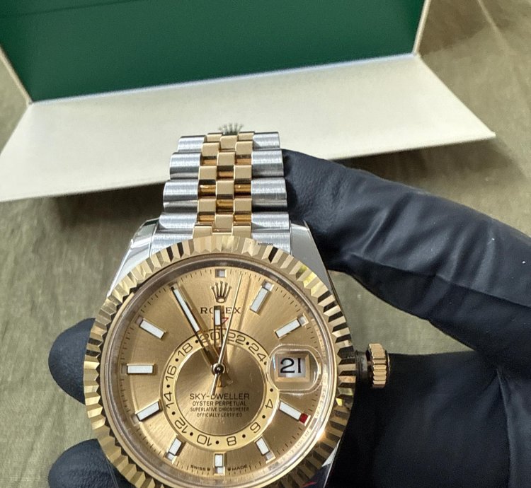 Rolex Sky-dweller 2024 Like New Unworn Champagne Dial 336933