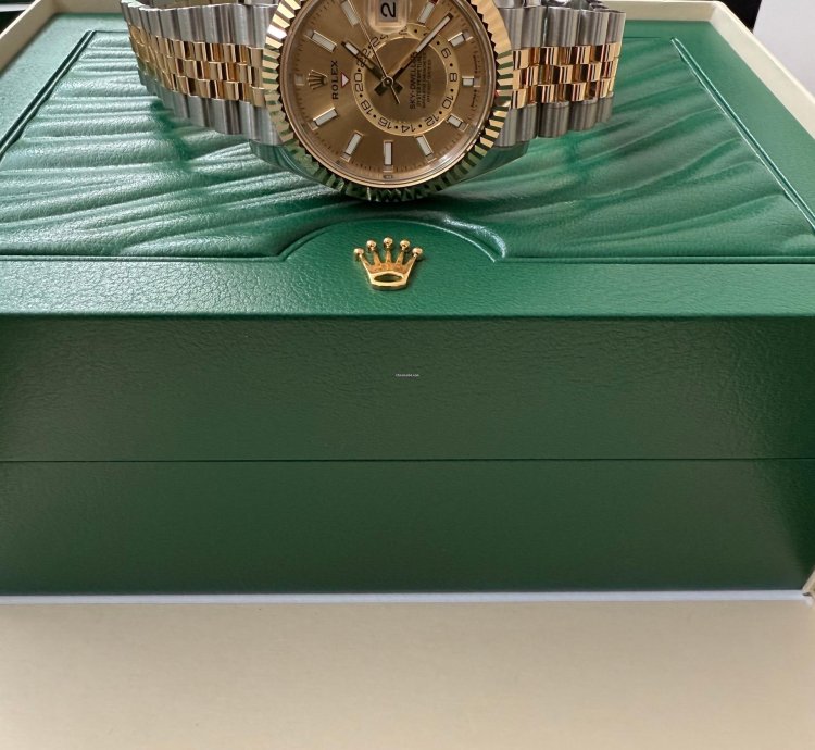 Rolex Sky-dweller 2024 Like New Unworn Champagne Dial 336933