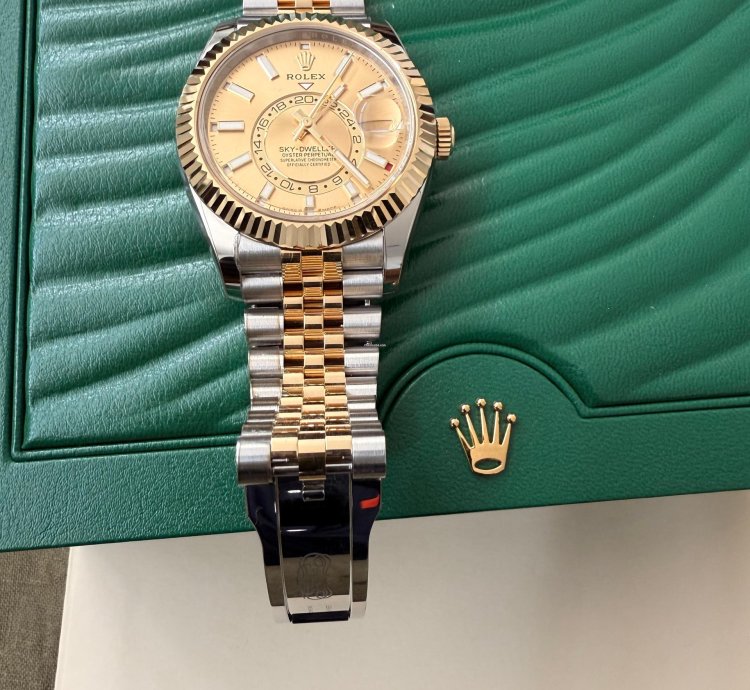 Rolex Sky-dweller 2024 Like New Unworn Champagne Dial 336933