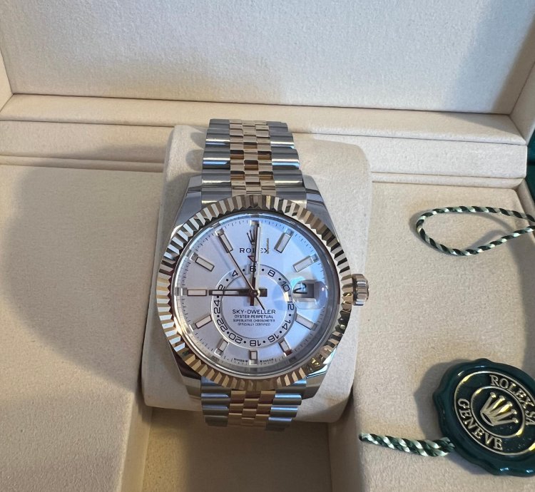 Rolex Sky-dweller 2025 - M336933 Full Set Guarantee Card Dated 27 04 2025
