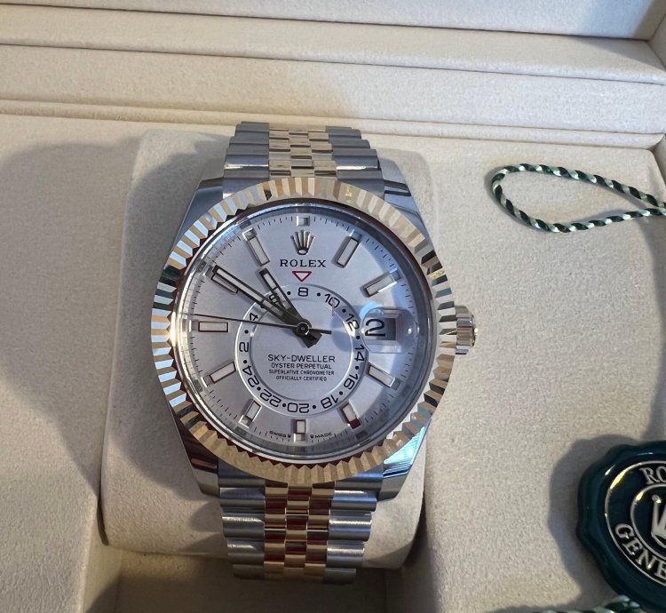Rolex Sky-dweller 2025 - M336933 Full Set Guarantee Card Dated 27 04 2025