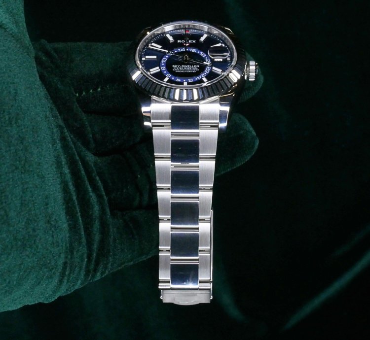 Rolex Sky-dweller 2025 New Unworn Sky-dweller Blue Dial Fluted Bezel Oyster Bracelet Steel Full Set 336934
