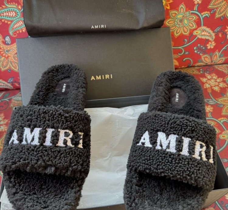 Amiri Sherling Logo Slides