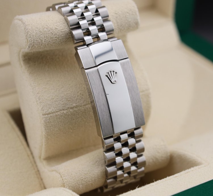 Rolex Sky-dweller 326934 Blue Dial Jubilee Unworn
