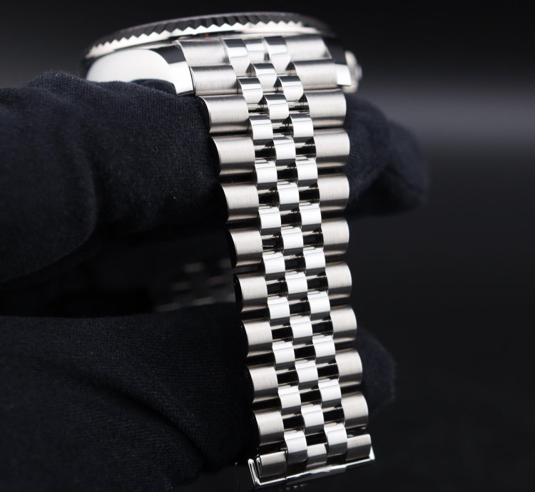 Rolex Sky-dweller 326934 Blue Dial Jubilee Unworn