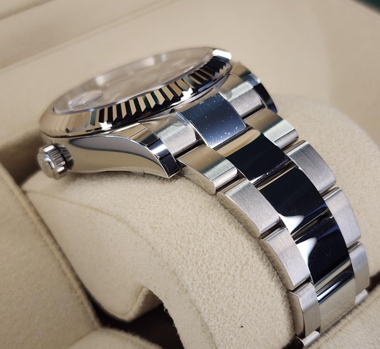 Rolex Sky-dweller 326934 Blue Oyster Warranty