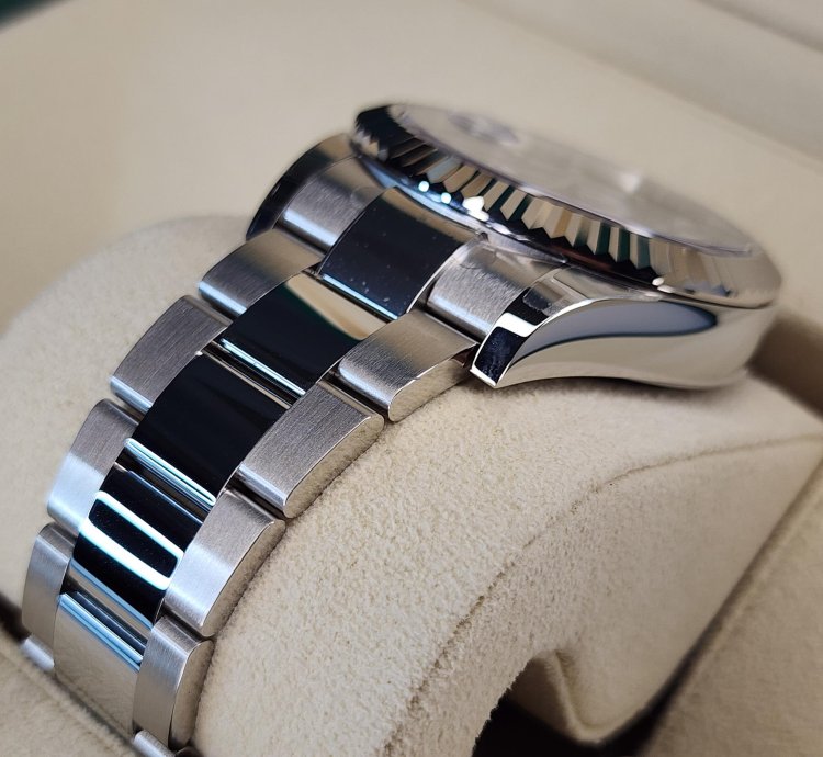 Rolex Sky-dweller 326934 Blue Oyster Warranty