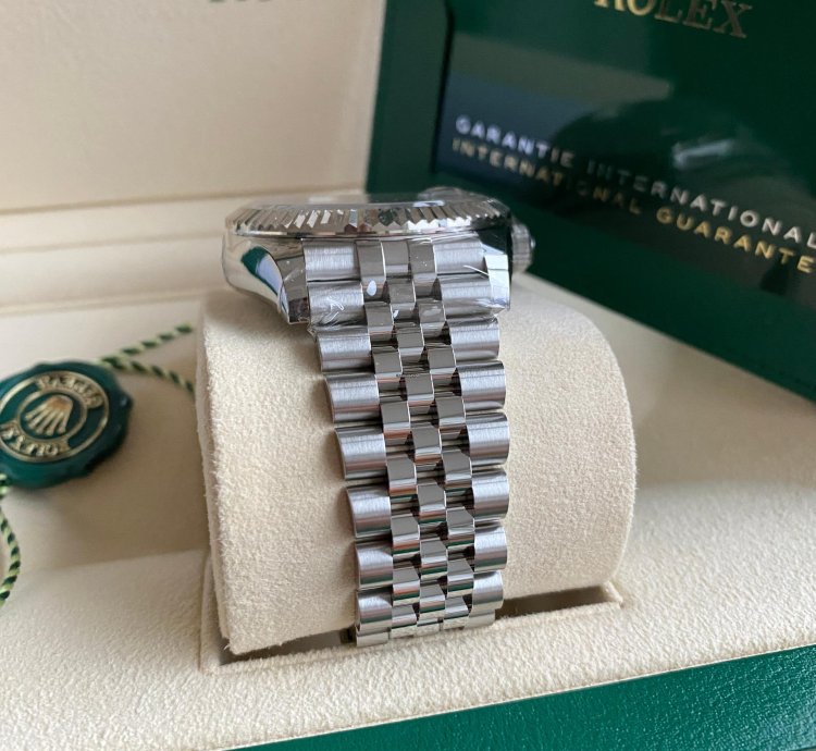 Rolex Sky-dweller 326934 Jubilee Blue Dial - Unworn 2021