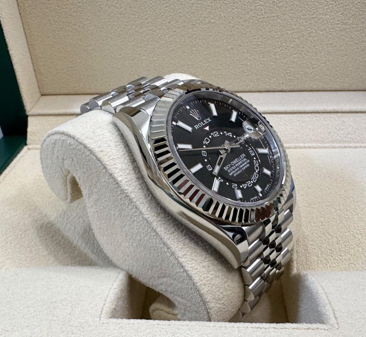 Rolex Sky-dweller 326934 New 2023 Black Sky Dweller Jubilee 42mm Stainless Steel Unworn