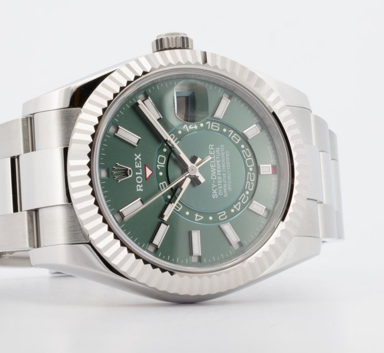 Rolex Sky-dweller 42 336934 Green Dial Oyster 2024 New Unworn Full Set