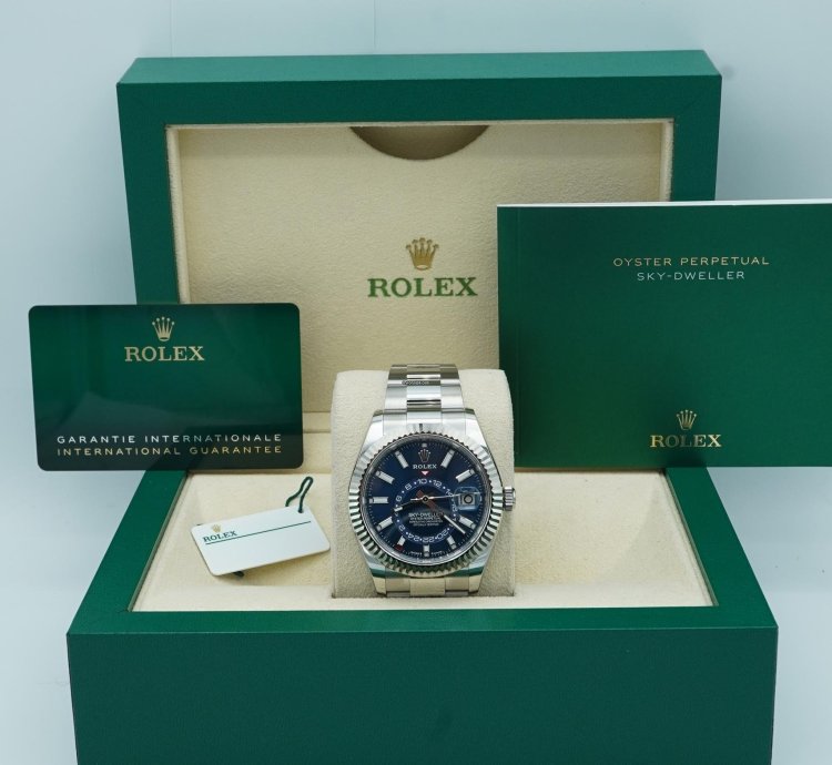 Rolex Sky-dweller 42 Mm 18k White Gold Fluted Bezel Blue Dial Oyster Bracelet Complete Set 2024