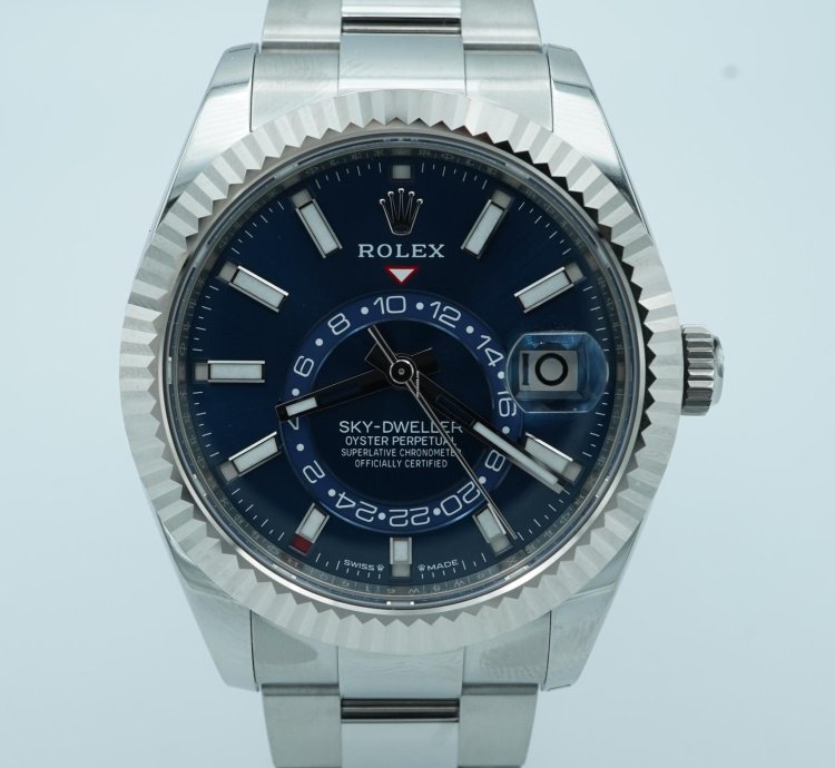 Rolex Sky-dweller 42 Mm 18k White Gold Fluted Bezel Blue Dial Oyster Bracelet Complete Set 2024