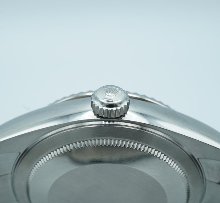 Rolex Sky-dweller 42 Mm 18k White Gold Fluted Bezel Blue Dial Oyster Bracelet Complete Set 2024