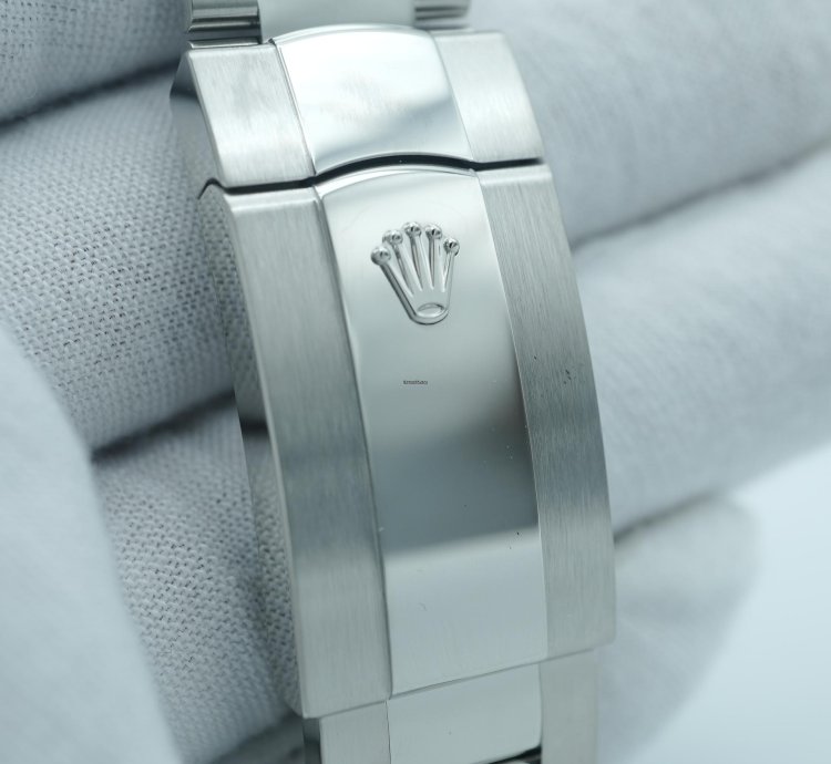 Rolex Sky-dweller 42 Mm 18k White Gold Fluted Bezel Green Dial Oyster Bracelet Complete Set 2025