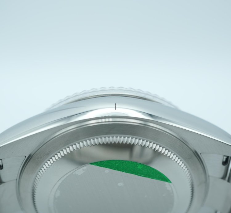 Rolex Sky-dweller 42 Mm 18k White Gold Fluted Bezel Green Dial Oyster Bracelet Complete Set 2025