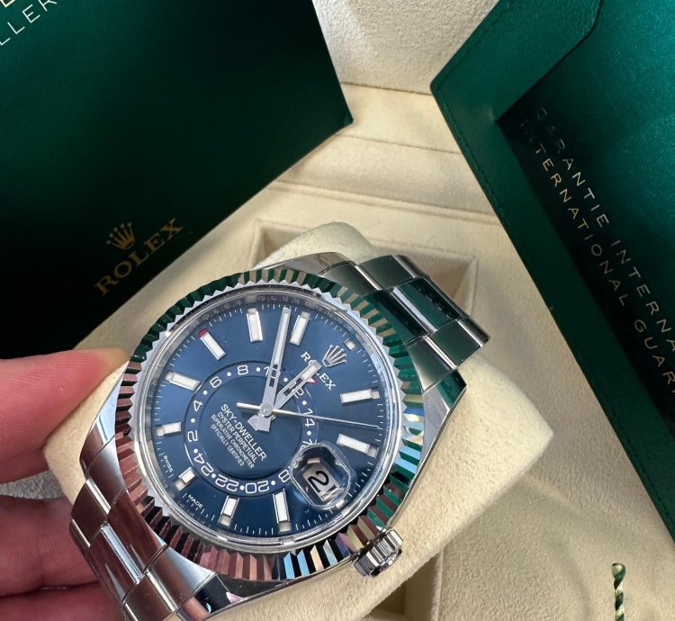 Rolex Sky-dweller 42mm 336934 Oystersteel Fluted Bright Blue Dial Unworn Complete 2023