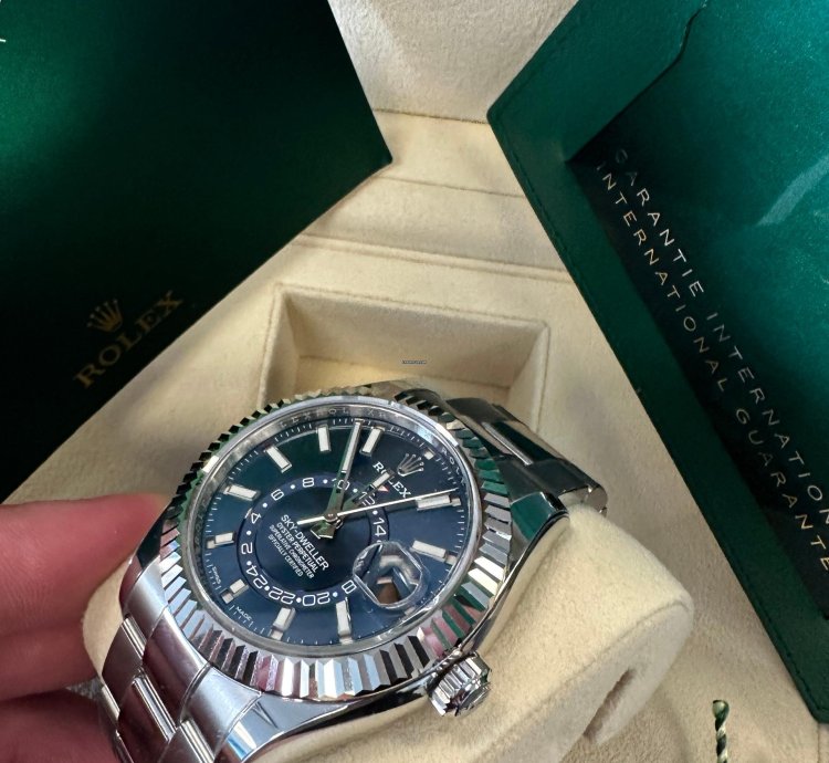 Rolex Sky-dweller 42mm 336934 Oystersteel Fluted Bright Blue Dial Unworn Complete 2023