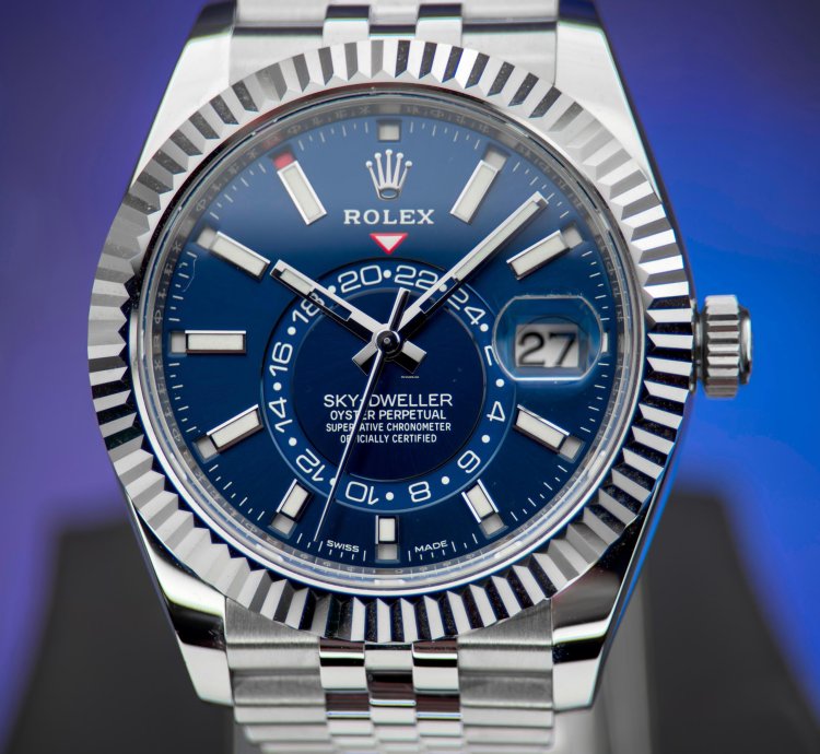 Rolex Sky-dweller 42mm Blue Dial Stainless Steel Jubilee Fluted Complete