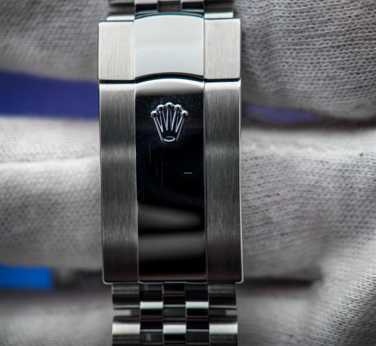 Rolex Sky-dweller 42mm Blue Dial Stainless Steel Jubilee Fluted Complete