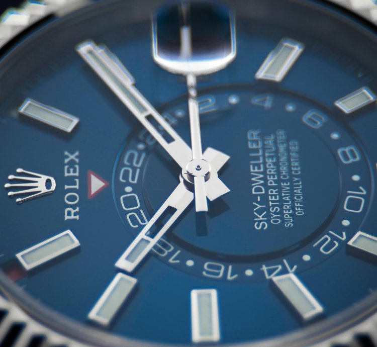 Rolex Sky-dweller 42mm Blue Dial Stainless Steel Jubilee Fluted Complete