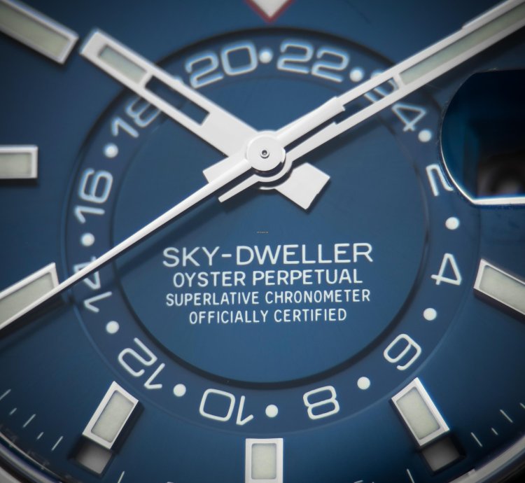 Rolex Sky-dweller 42mm Blue Dial Stainless Steel Jubilee Fluted Complete