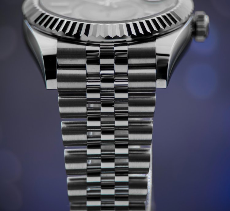 Rolex Sky-dweller 42mm Blue Dial Stainless Steel Jubilee Fluted Complete