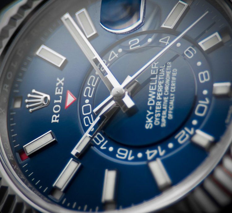 Rolex Sky-dweller 42mm Blue Dial Stainless Steel Jubilee Fluted Complete