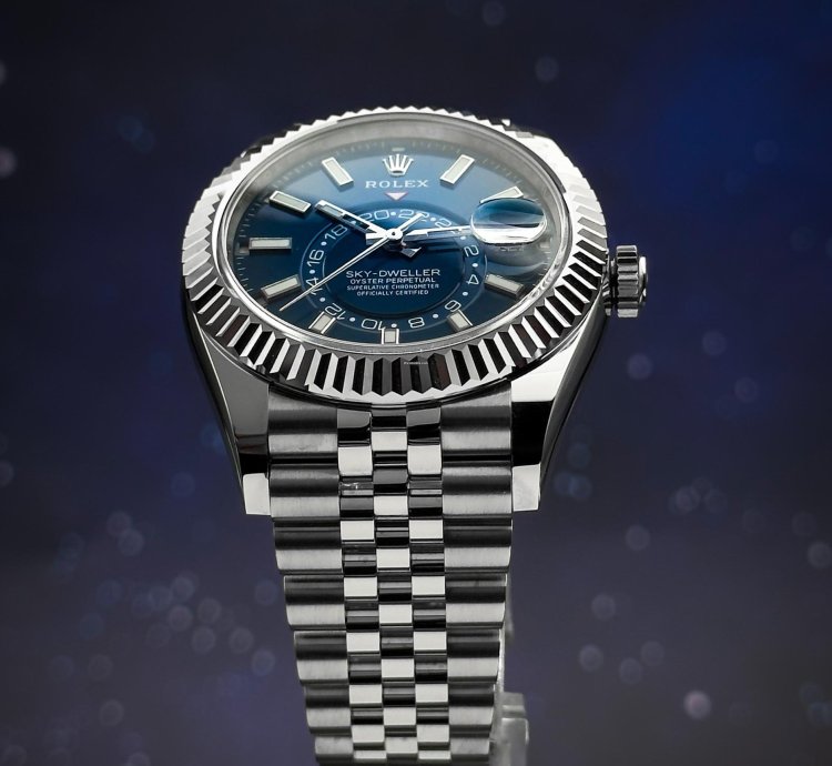 Rolex Sky-dweller 42mm Blue Dial Stainless Steel Jubilee Fluted Complete