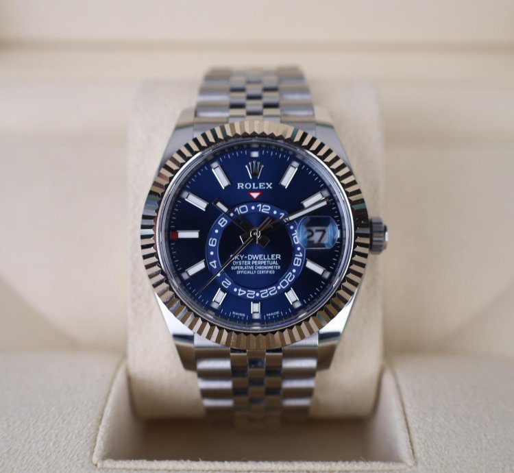 Rolex Sky-dweller 42mm Fluted Bezel Stainless Steel Blue Index Dial Jubilee Bracelet 326934